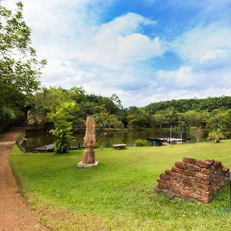 Lake Serenity Resort & Spa Kuruwita ภายนอก รูปภาพ
