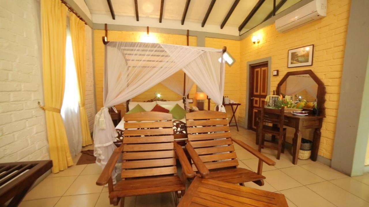 Lake Serenity Resort & Spa Kuruwita ภายนอก รูปภาพ